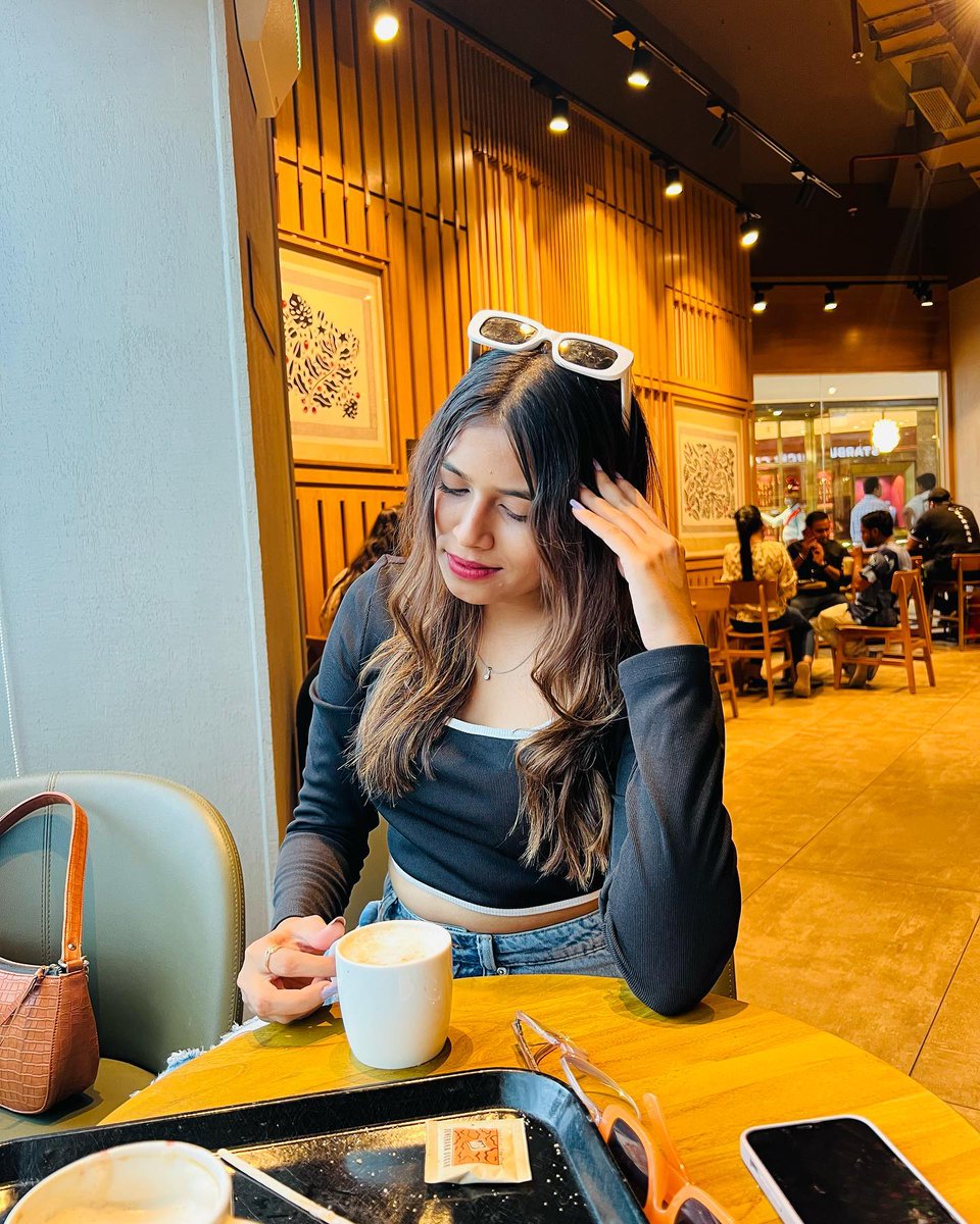 Hc83672459's tweet photo. Perfect ambience for coffee ☕️☕️ https://t.co/WSqBalleJ5