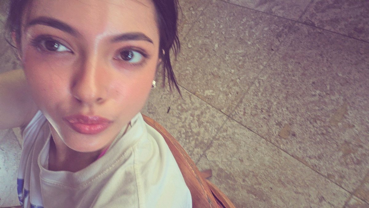 bvttercrisp's tweet photo. suka banget sama bareface raisa 🫶🏻 https://t.co/zTMXsLcYvY
