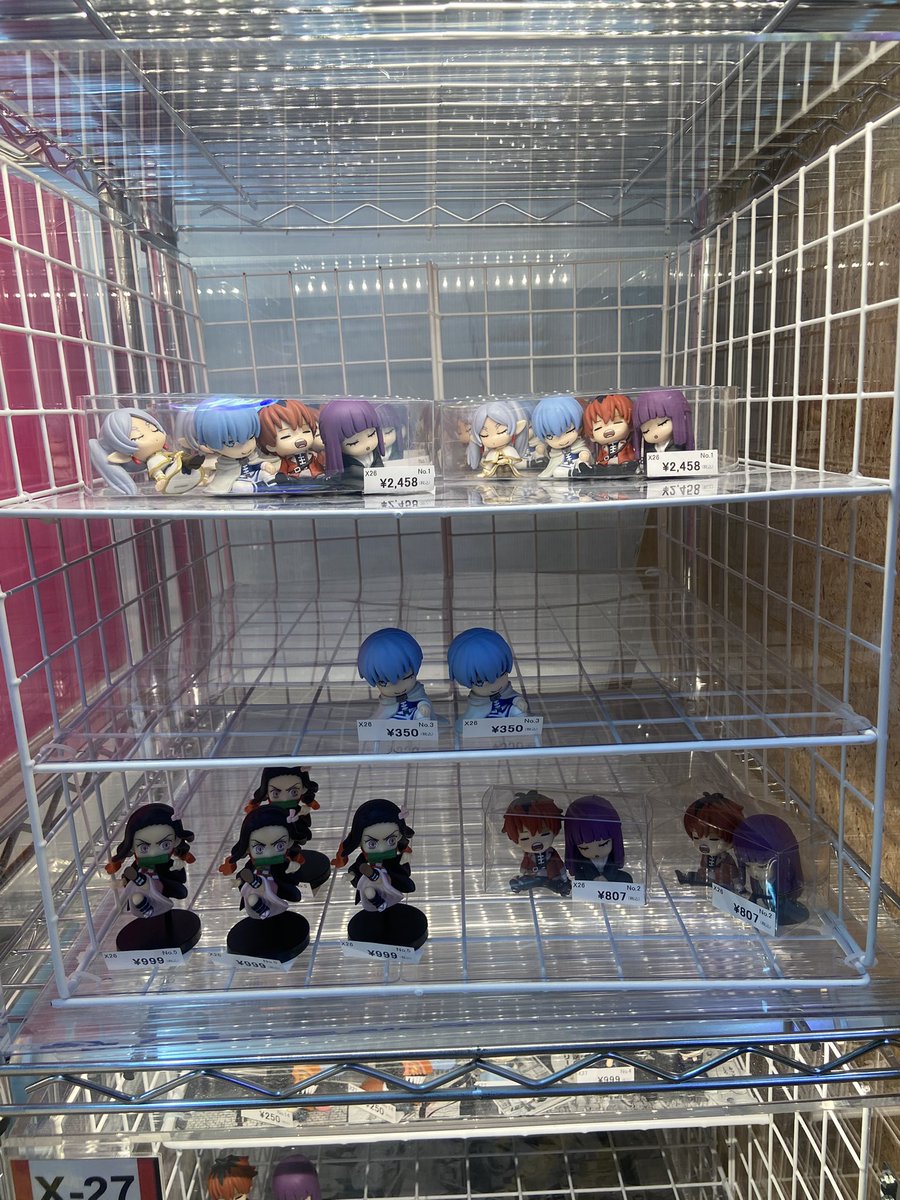 ASTOP_CENTER's tweet photo. 【アストップラジオセンター店】

【ケース情報】

🌟X-26🌟のケースには
こちらのフィギュアが入荷⚡️⬇️

#鬼滅の刃
#葬送のフリーレン

ガチャシリーズのミニフィギュアが揃っております🥰

#アストップ #ラジオセンター店
#秋葉原 https://t.co/gatsETeell