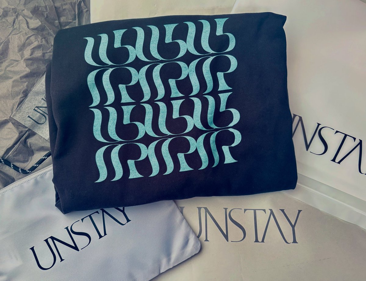 MikadillyCircus's tweet photo. #UNSTAY のTシャツが届いた!
なんてこと、袋からなにからなにまで全部かわいい、サイコー!しかも思いがけずノベルティのサコッシュまでいただいてしまった…!What a lovely surprise! Thank you so much!!!🫶💕 https://t.co/ugt9wyg3yB