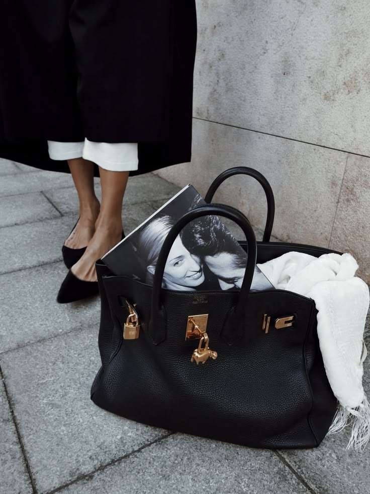 CaseandCouture's tweet photo. A $20 bag can hold the same things as a $20,000 bag. 

So what are we actually paying for? https://t.co/IJ0BXowv1t