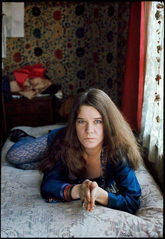 crockpics's tweet photo. Janis Joplin photographed in her bedroom at 122 Lyon Street near the Haight-Ashbury neighborhood of San Francisco in March 1968. Captured by Rolling Stone’s first chief photographer Baron Wolman.  Joplin was on the verge of releasing Cheap Thrills with Big Brother and the Holding Company, 

🎸 From her legendary breakthrough at the Monterey Pop Festival to her unforgettable sets at Woodstock, Joplin poured everything she had into every microphone. What is your favorite Janis Joplin performance or song? 🎸 👇️