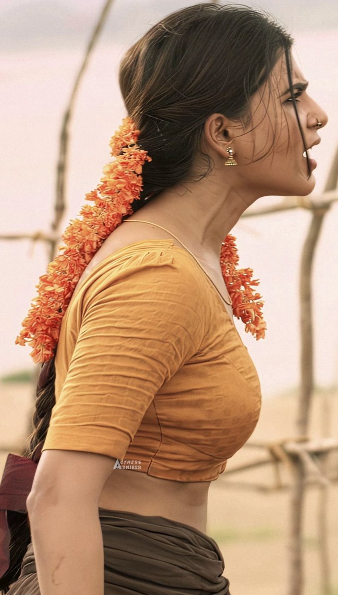 sissy_fantasy_'s tweet photo. Sissy me had a rough month so I had no other choice to do labour work.
There I am in my dirty orange half saree folded, standing like a real slut.
While I was doing work some local village boys were sightseeing me.
I’m yelling like a proper aunty — “Get out you, if you stare again I’m gonna tell your mom.”
They ran away.