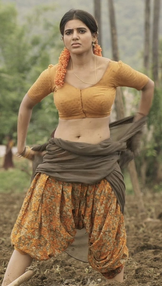 sissy_fantasy_'s tweet photo. Sissy me had a rough month so I had no other choice to do labour work.
There I am in my dirty orange half saree folded, standing like a real slut.
While I was doing work some local village boys were sightseeing me.
I’m yelling like a proper aunty — “Get out you, if you stare again I’m gonna tell your mom.”
They ran away.