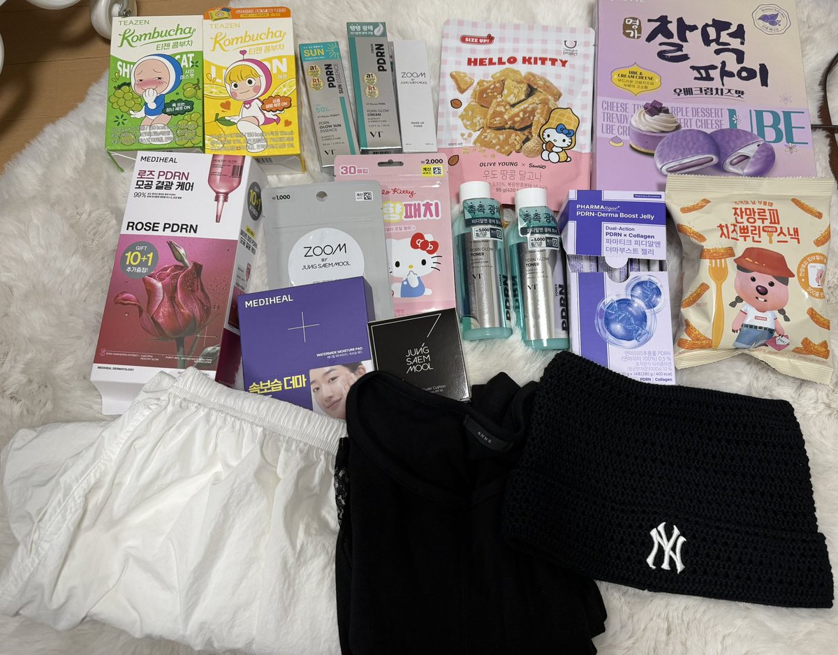 n01284204's tweet photo. 時間ない中意外と買い物してた🤣🤣#韓国購入品 https://t.co/teisJbGqYg