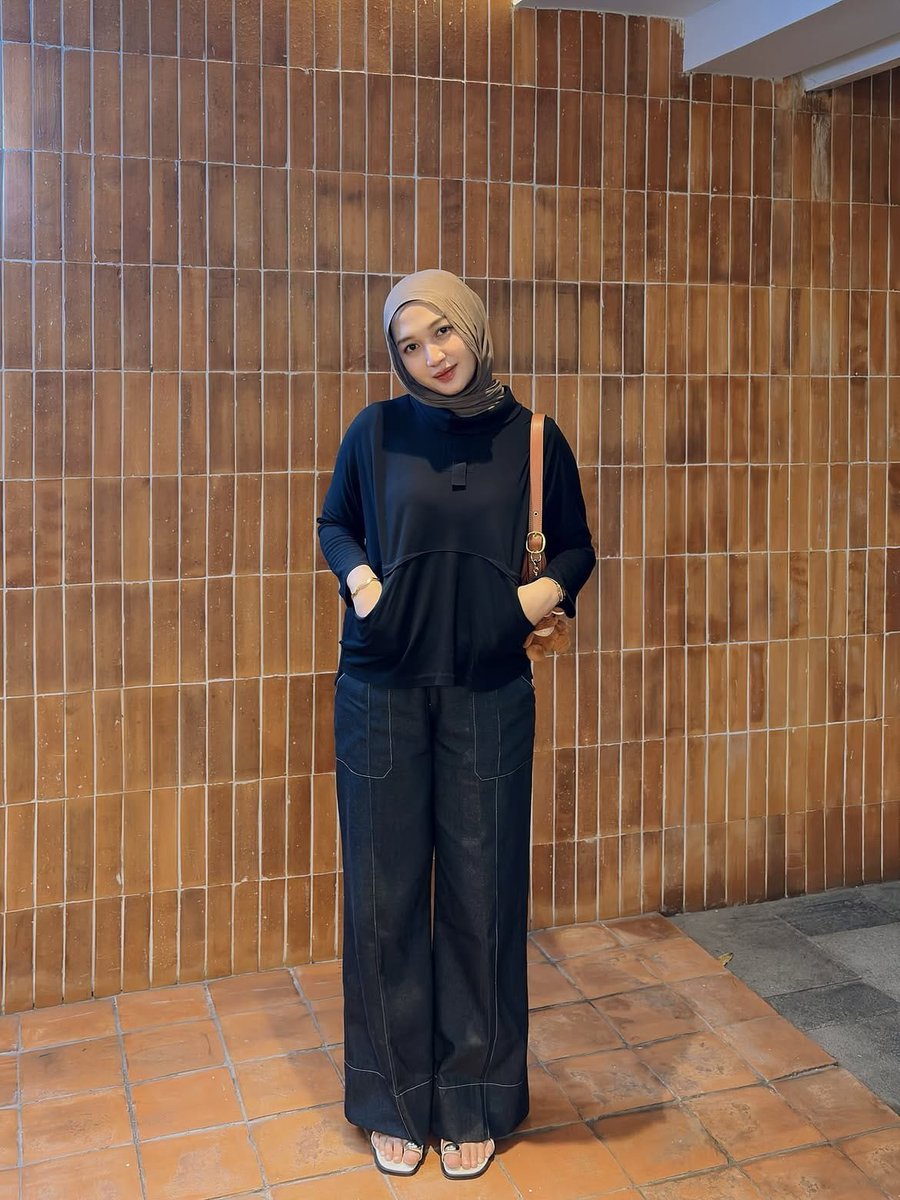 michaeljburke3's tweet photo. ready open bo vcs batam tapi aku chubby ada ga ya
#bobatam  #openbobatam #availbatam #availvcs https://t.co/s01mzV9Y56