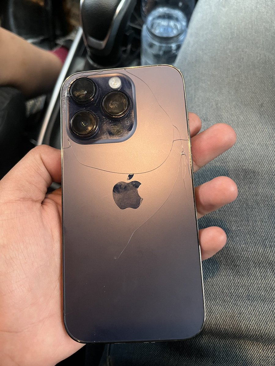 24hoursofdeev's tweet photo. Jual iPhone 14 Pro 256GB - Inter All Operator
• Mesin 100% normal &amp; belum pernah service
• BH 82% ori, Face ID &amp; kamera aman jaya
• Minus housing/backdoor retak (cek foto), ga ngaruh ke fungsi sama sekali
💰 Harga: 7.7 negoin aja butuh cepet
📍 COD: bdg 

#wts #zonauang https://t.co/0UXxpId9pR