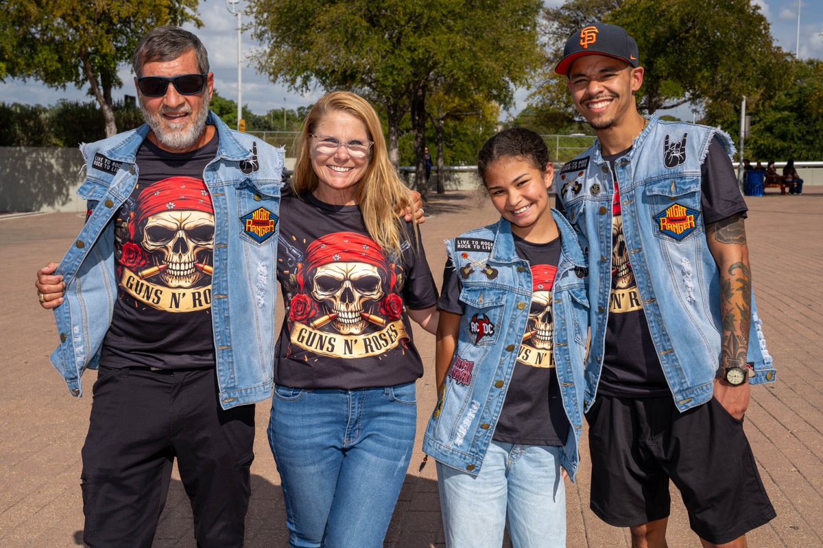 Alamodome's tweet photo. 🎸 GUNS N' ROSES FANS HAVE ENTERED THE ALAMODOME 🎸

#gunsnroses #sanantonio #alamodome https://t.co/n1hgTCZd1u