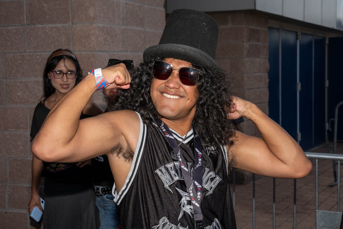 Alamodome's tweet photo. 🎸 GUNS N' ROSES FANS HAVE ENTERED THE ALAMODOME 🎸

#gunsnroses #sanantonio #alamodome https://t.co/n1hgTCZd1u