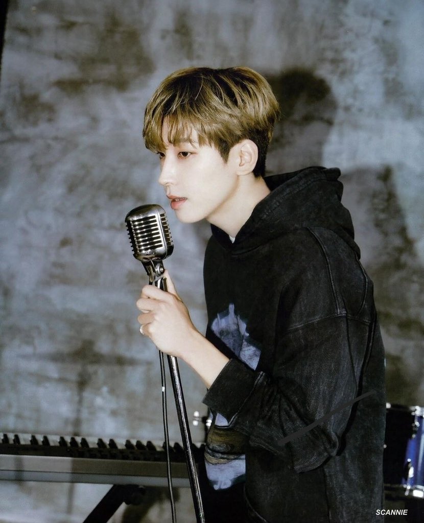 moc4vh's tweet photo. 밴드부 선배같아,, ⌯･˕･⌯ https://t.co/wS8OIXbB56