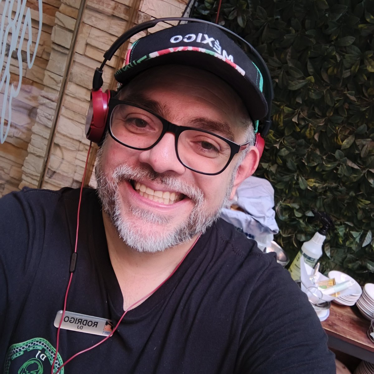 rodrigozaras's tweet photo. Mientras usted descansa nosotros trabajamos!!! Felices https://t.co/YQhDUSIJop