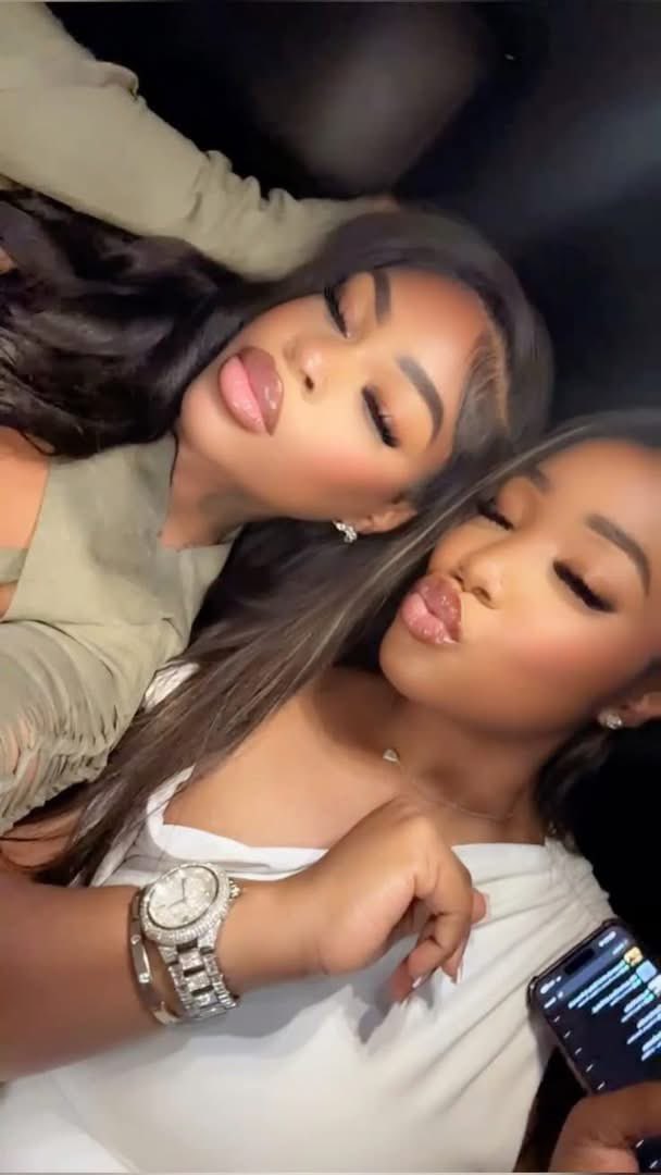 layxsnv's tweet photo. I want my own friend just us👩🏽‍❤️‍💋‍👩🏾 https://t.co/LAgMOvrQOm