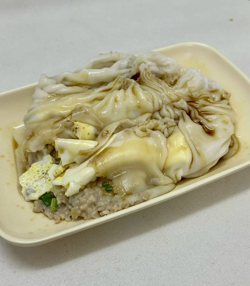 chuang_cat24990's tweet photo. 廣東最經典的早餐之一，每家腸粉店都有不同的口感，貌似一致，味之千里 https://t.co/TzHuUVyfry