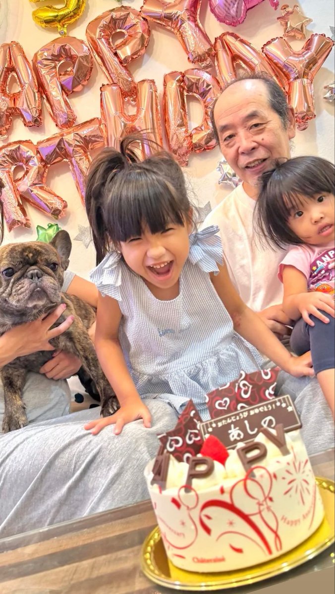 bar__tantra's tweet photo. 9月16日は長女の誕生日でした。あっという間に6歳。これからいろんなことを経験して、
少しずつ大人になっていくんだろうけど、
今の素直さや、人に優しくできるところは
ずっと大切にしてそのままの良さを活かしながら、素敵な人になってくれたら嬉しいな。
誕生会はまだなので写真は去年の。 https://t.co/xfgIZaRrgV