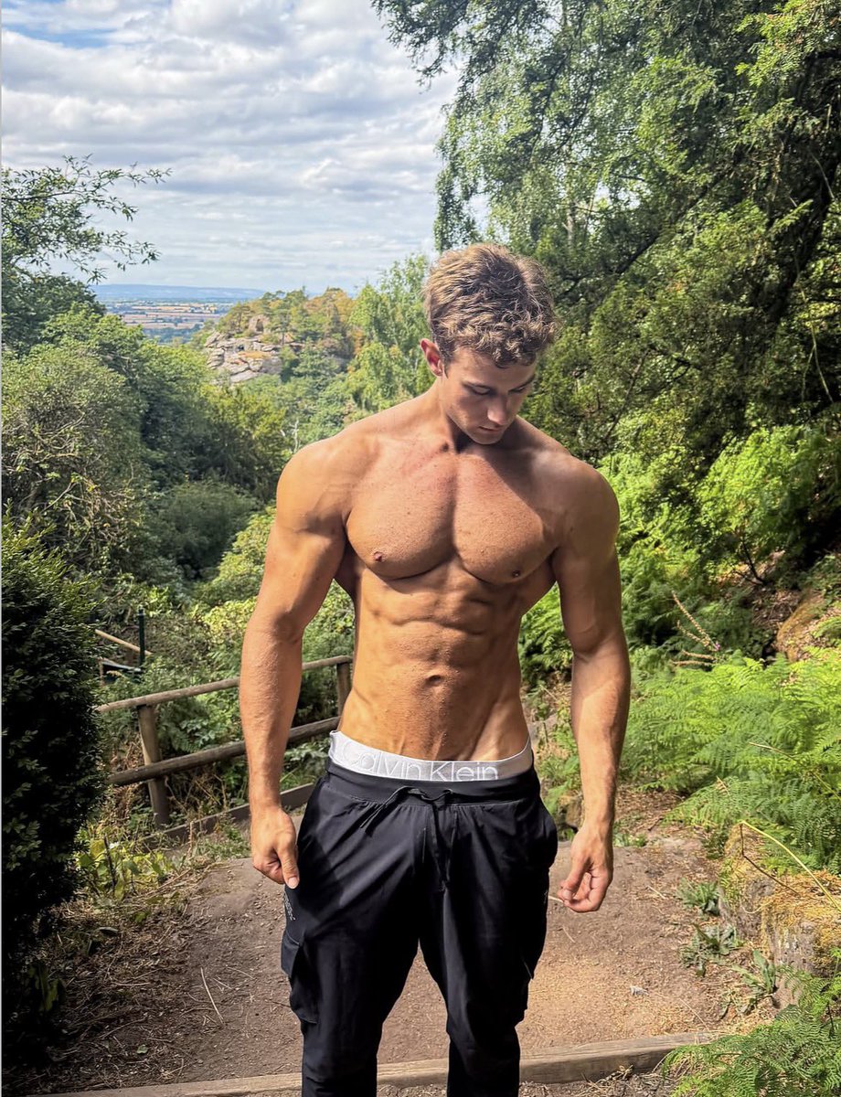 alphabaron9's tweet photo. Your only purpose is to serve me! #tribute #dominate #cashmaster https://t.co/IWyO7rA031