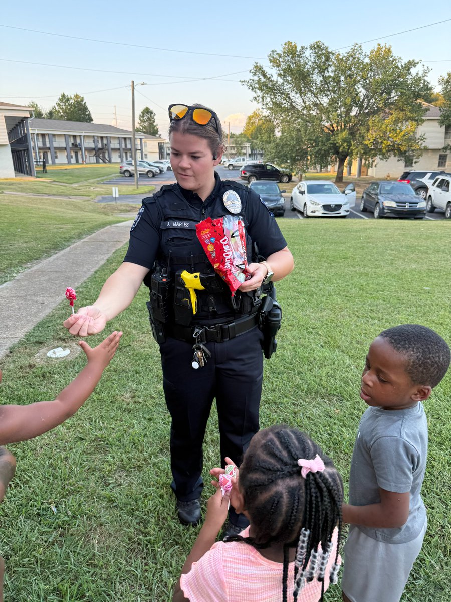 Starkville_PD's tweet photo. We understand that some kids have a negative view of law enforcement.  That's why at Starkville Police Department, we take time to prioritize community oriented policing in order to show the children of our community that we are the good guys! https://t.co/cxoV3TdAEE