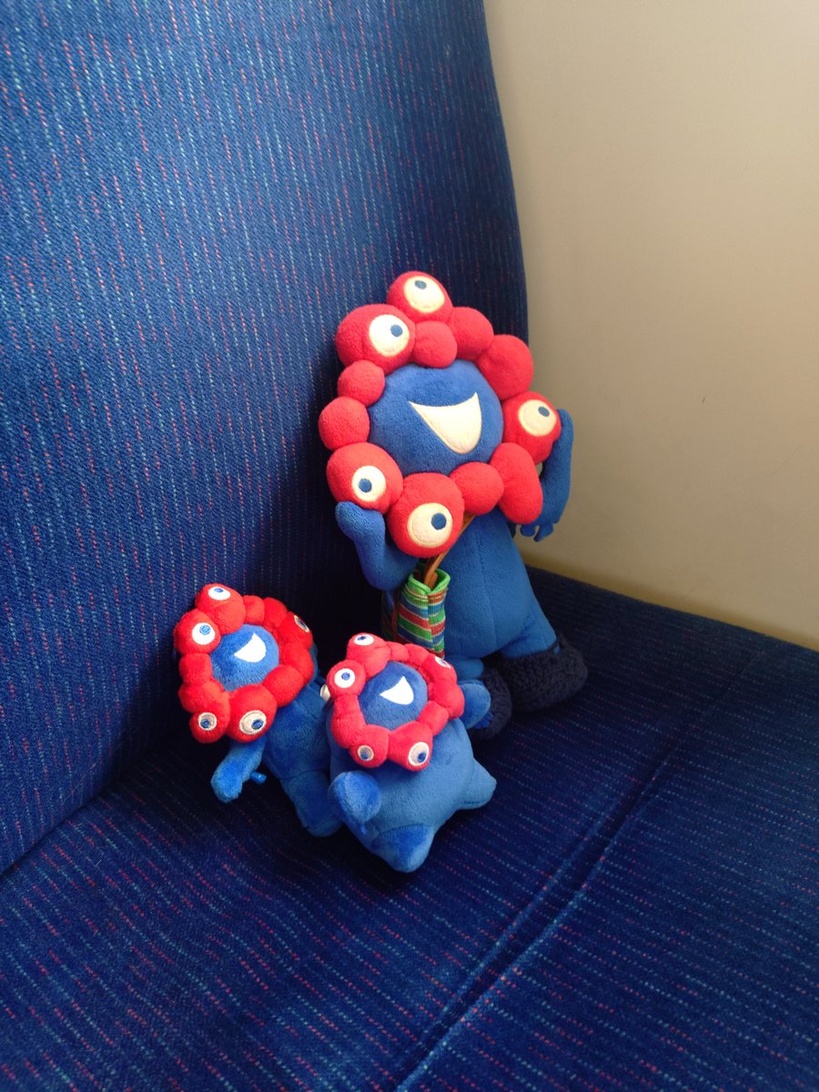 riko_ynz's tweet photo. 2026年夏の台湾のきろく⑳
台南 13:57発→ 高雄15:08 の區間車（おとな102元）で帰路に。車窓から見える景色がたのしいね😇
#ミャクミャクといっしょ
#もっちりミャクミャク https://t.co/y6sJLyA2cU