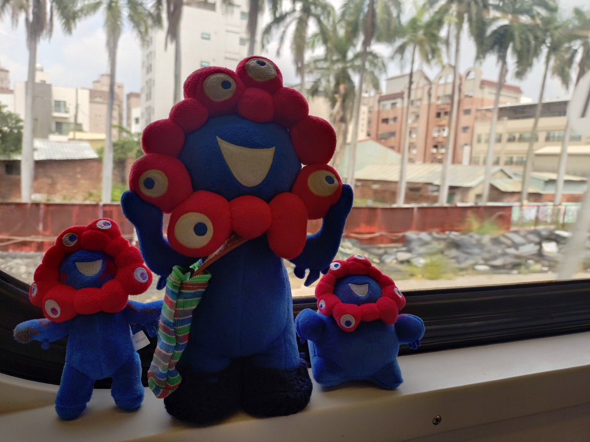 riko_ynz's tweet photo. 2026年夏の台湾のきろく⑳
台南 13:57発→ 高雄15:08 の區間車（おとな102元）で帰路に。車窓から見える景色がたのしいね😇
#ミャクミャクといっしょ
#もっちりミャクミャク https://t.co/y6sJLyA2cU