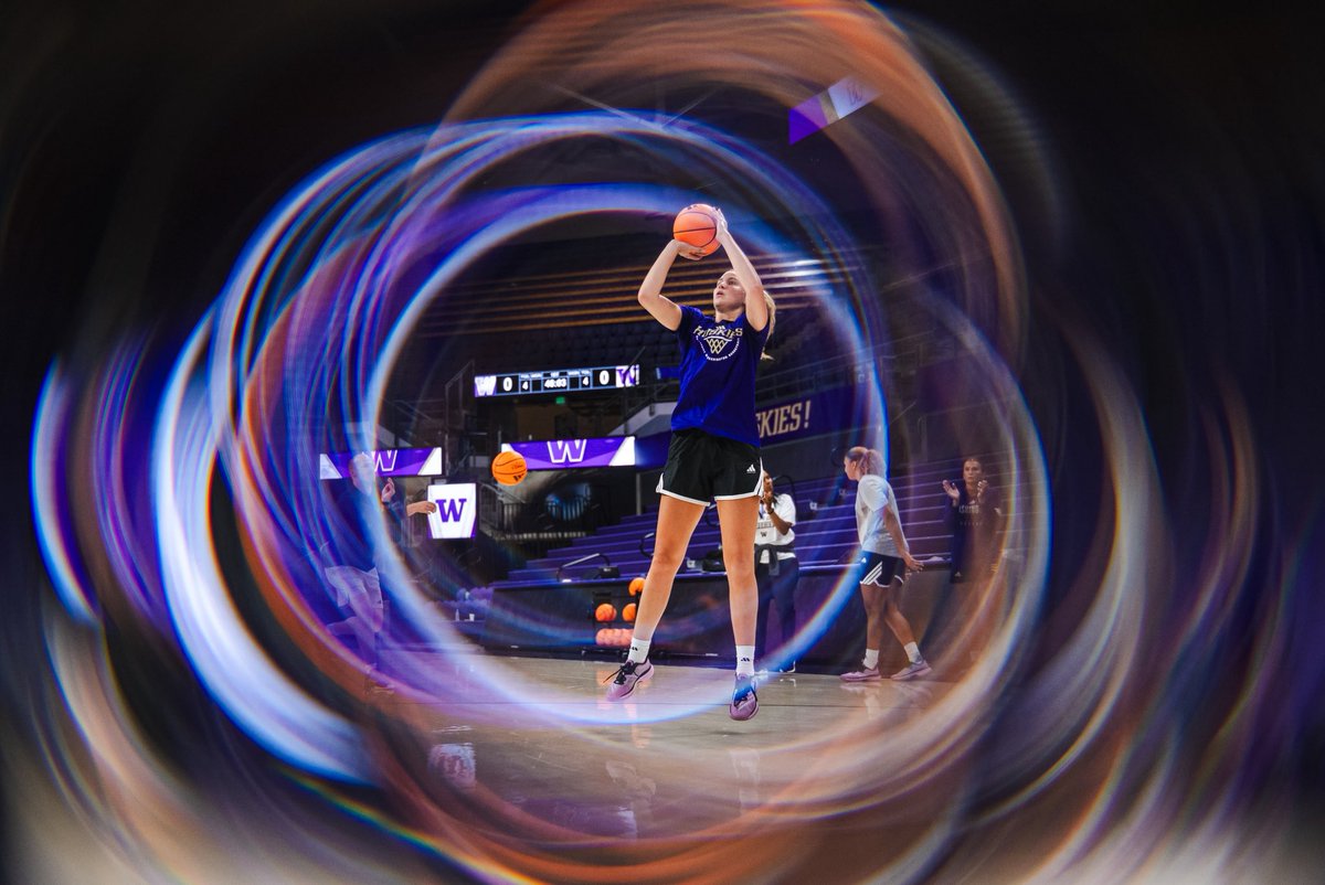 UW_WBB's tweet photo. HAPPY BIRTHDAY, KK‼️🎉🎂 https://t.co/TeAvaKAbEp
