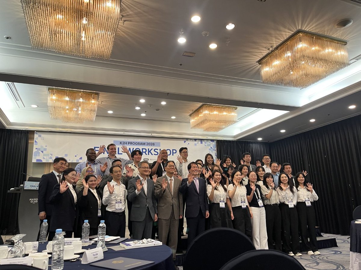 diplomatROK's tweet photo. The completion ceremony and workshop for this year's Korea Heart to Heart #K2H program—organized by #GovernorsAssociationofKorea #GAROK to invite foreign local government officials to work in Korean #localgovernments for six months—was held in #Jeju, Korea, with 33 participants. https://t.co/C1giJxBJQb