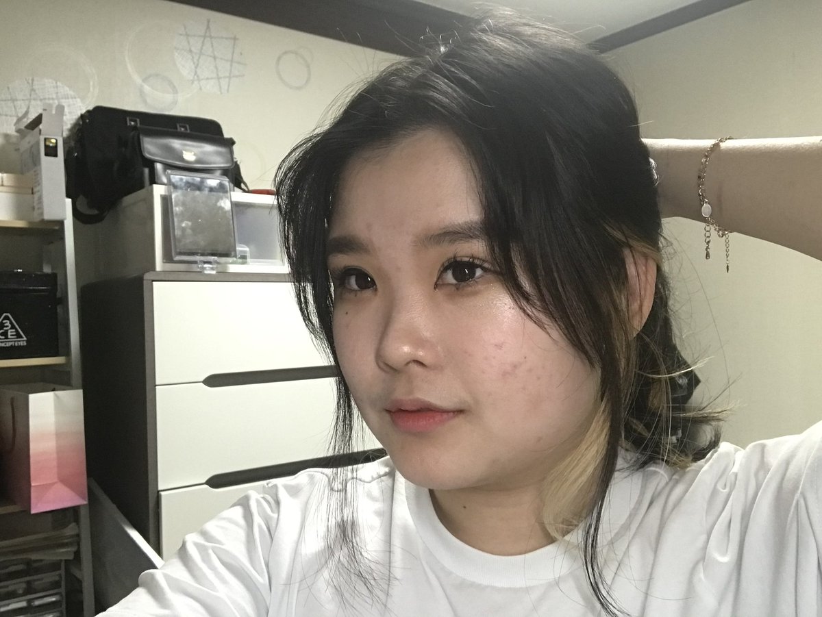 lala560151's tweet photo. 님들아 대학가면 정말 예쁘장 정도는 될 수 잇으니까 다이어트말고 입시만해요 https://t.co/lKBygatrnw