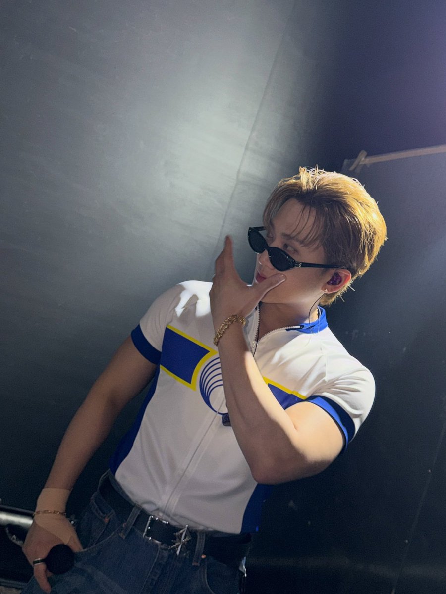 spearhyunnie2's tweet photo. OH MY GOD SEO CHANGBIN IS SO HOT https://t.co/J17LgF39F9