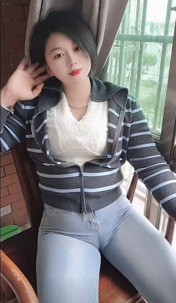 Kayhoot16's tweet photo. Her calm feels complete. https://t.co/PDJ2jHnO5h