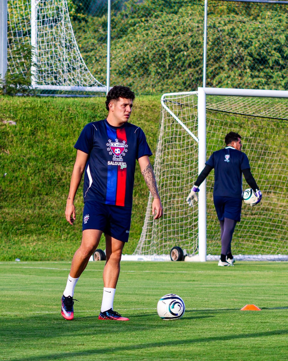 elgraficionado's tweet photo. 🔥 ¡LISTOS! ✅ Luis Ángel Firpo entrenó esta tarde pensando 💭 en su partido del día de mañana 🆚 Olimpia. 👊🏼

Las postales del entreno de hoy. 📸 https://t.co/QpwRVSQBDg
