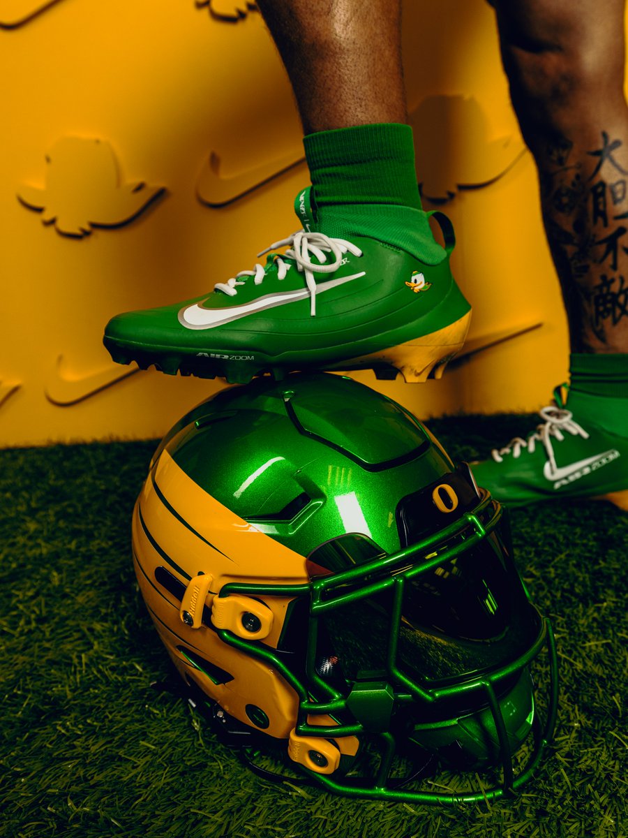 oregonfootball's tweet photo. 🟢🟢🟢 #GoDucks https://t.co/vEN4pyxT4k