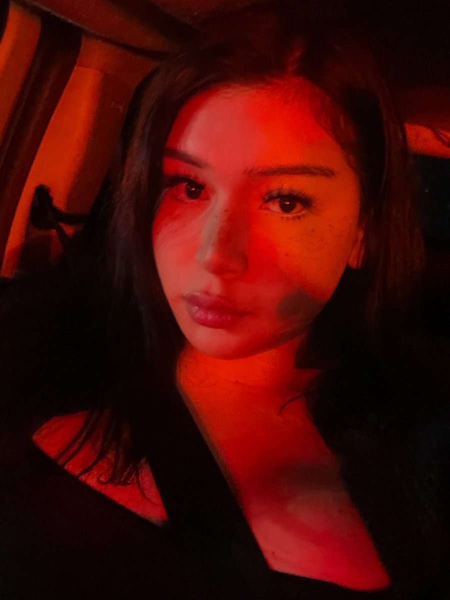 stellakitttyyy's tweet photo. red light district https://t.co/u5enqVECd5