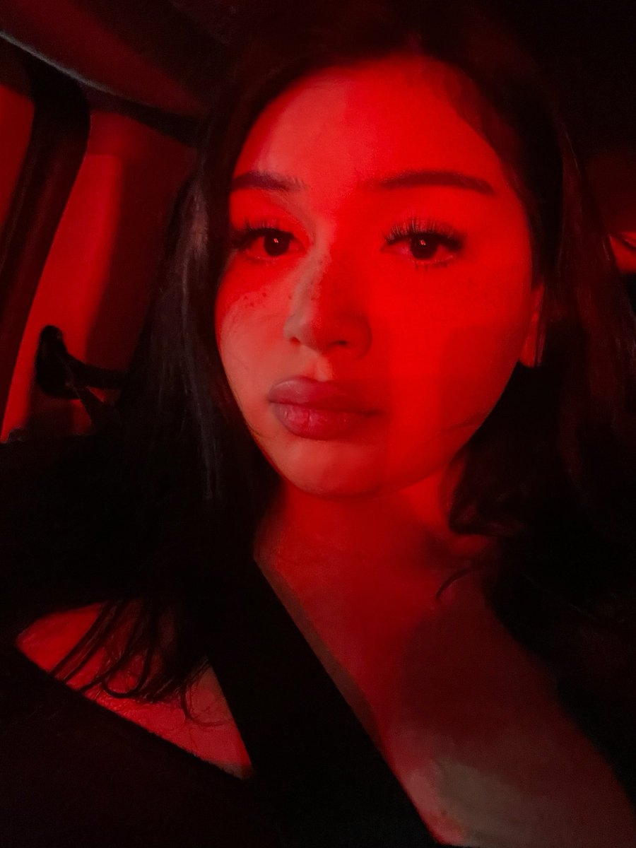 stellakitttyyy's tweet photo. red light district https://t.co/u5enqVECd5