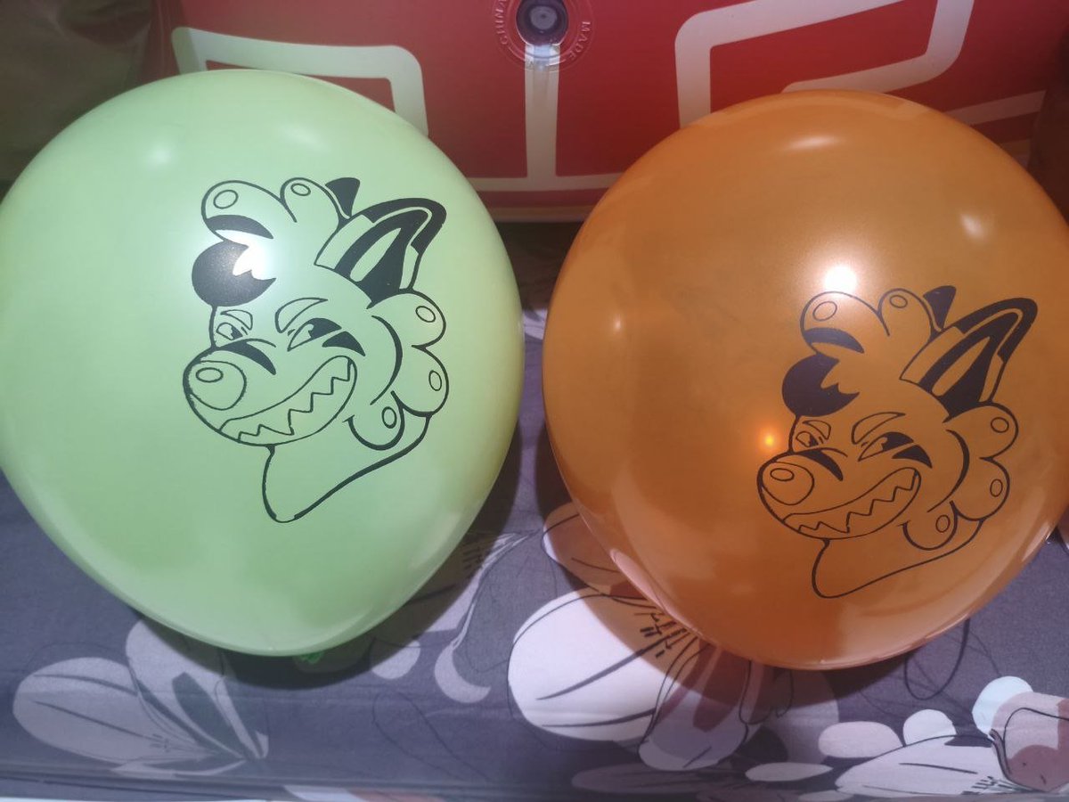Russelldafox's tweet photo. A friend of mine @Sabur_Foch_  asked me to draw a lineart of their fursona and printed it on balloon x3

This isn't the first time i'm doing this, ngl it's cute to see my art printed on balloon https://t.co/iS3Ue3Zs8E