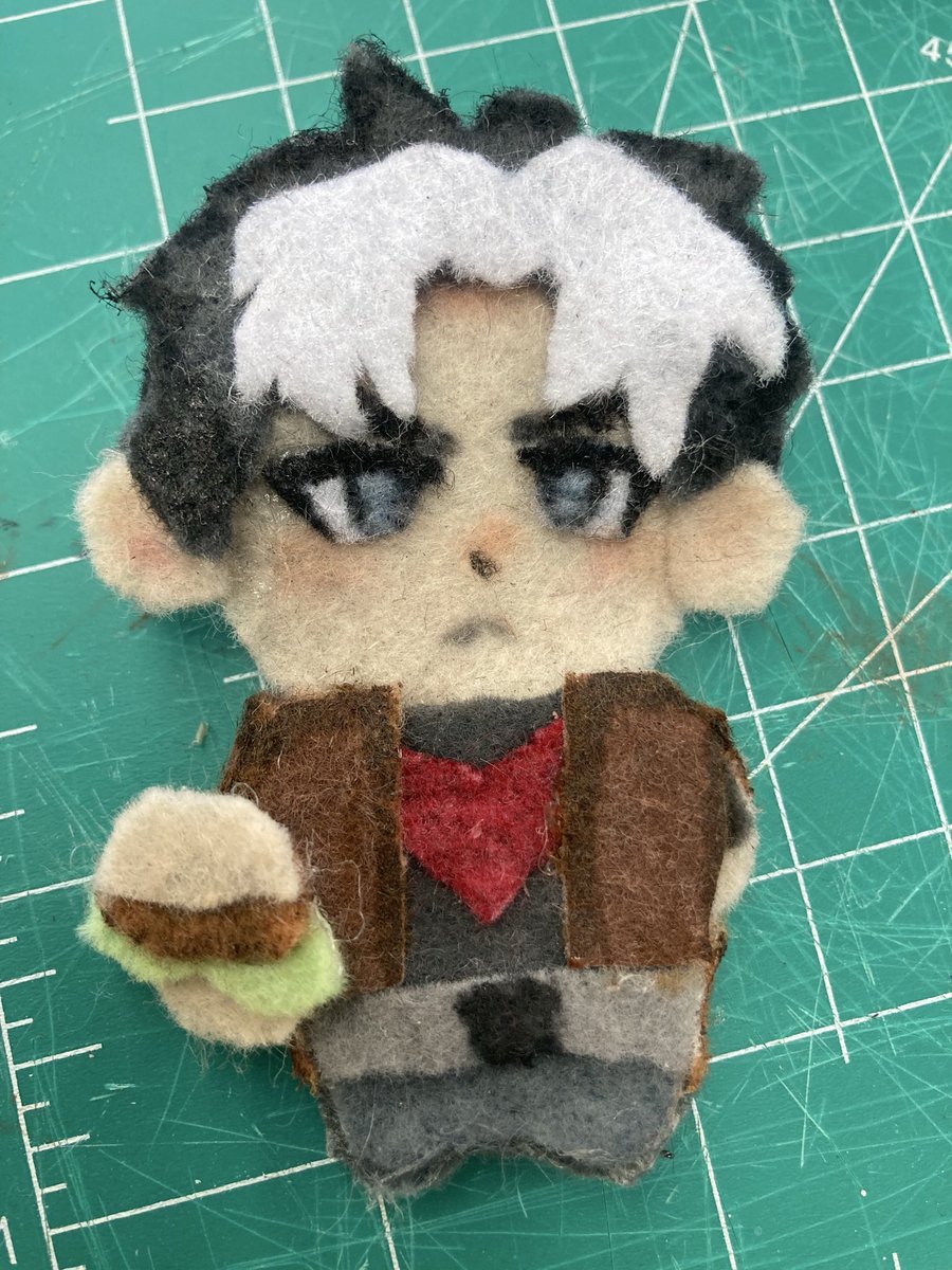 llowly3000's tweet photo. Jason felt pin!! #jasontodd #redhood https://t.co/LyfWWEeIYn