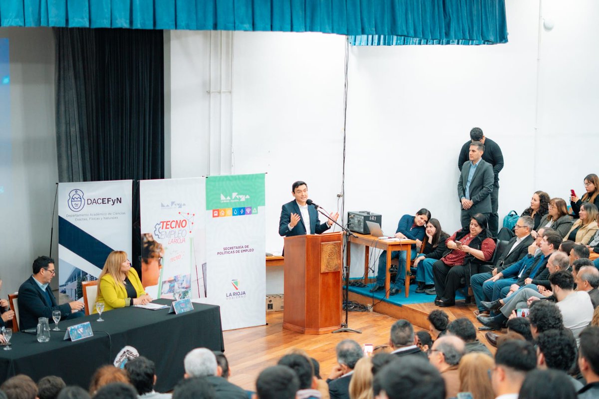 hugo_vera_'s tweet photo. Acompañamos a @BeatrizTello4 y @SecEmpleoLR en el Encuentro Provincial de #TecnoEmpleo, junto a @JuanLunaCorzo @nataliaalbarezg y autoridades.

Presentamos además el #PlanEstratégico de #Ciencia y #Tecnología, una hoja de ruta para vincular conocimiento, tecnología y desarrollo. https://t.co/zqpmTjU49M