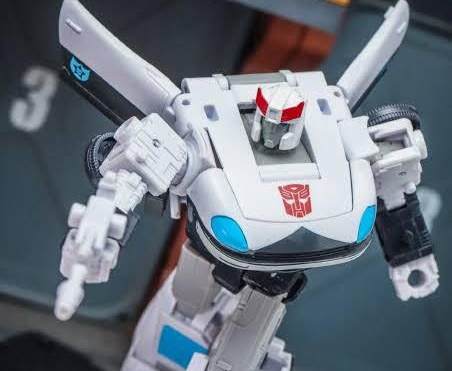 vaseragastits's tweet photo. everytime i look at prowl g1 i can't help and stare at his big saggy naturals https://t.co/TTrFJBoNxt