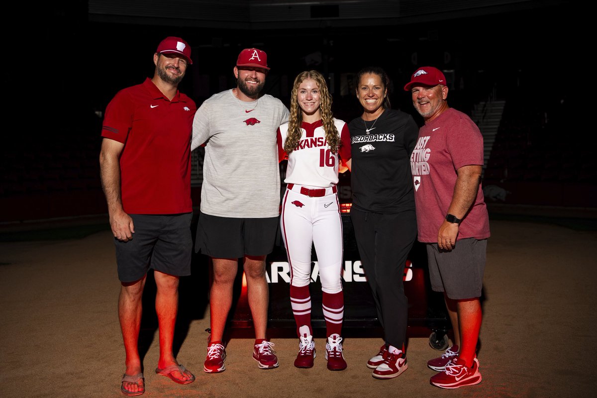 jhinnant2028's tweet photo. WPS!π I am beyond blessed and excited to announce my commitment to the University of Arkansas! I give all the glory to God who has guided me every step of the way. To my parents and family, thank you for pouring your hearts into me time and time again. To my teammates, I cherish every moment I get to share a field with yβall. Thank you to my coaches who have pushed and believed in me throughout the years. I would not be the player I am without the people around me. And lastly, thank you to the entire Arkansas softball family for allowing me to become a Razorback! Woo Pig!! β€οΈπ€
@CoachDeifel @PRSTAGGS @MattMeuchel @JustinShults33 @RazorbackSB @catosterman @bombercoach @KristiMalpass @vasquezmarky @dale_serie @rshawn7520