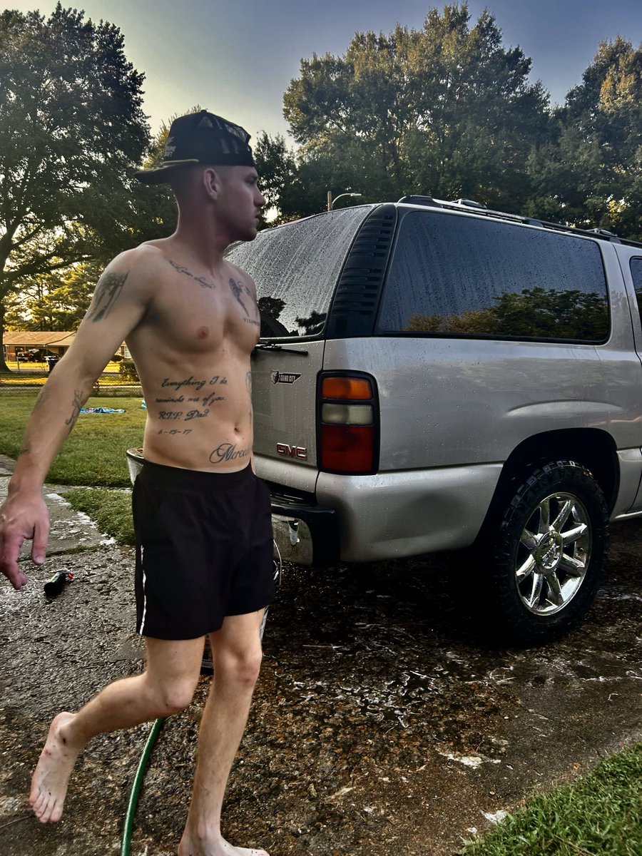 BrockSteelex's tweet photo. Let me wash your car ? https://t.co/s6FoWRDDTJ