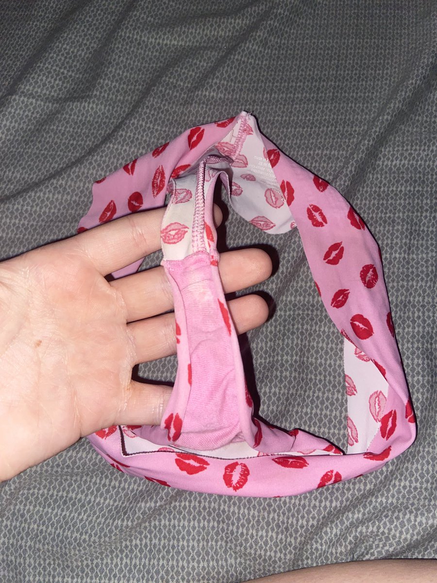 Jess72088608's tweet photo. selling my dirty panties dm me<3
(yes thats tried up cum😋) #sellingdirtypanties #dirtypanties #panties #thong https://t.co/GwotoQNoN7
