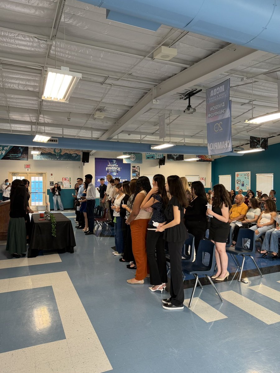 MECollege_HS's tweet photo. Congratulations to our newest Honor Society inductees! Your hard work, scholarship, leadership, service, and character have earned you this distinction. We are incredibly proud to celebrate this outstanding achievement! 🎓👏 #PhoenixFamily #FirstandBest #TeamSISD @missionechs https://t.co/6JIhjGL2rx