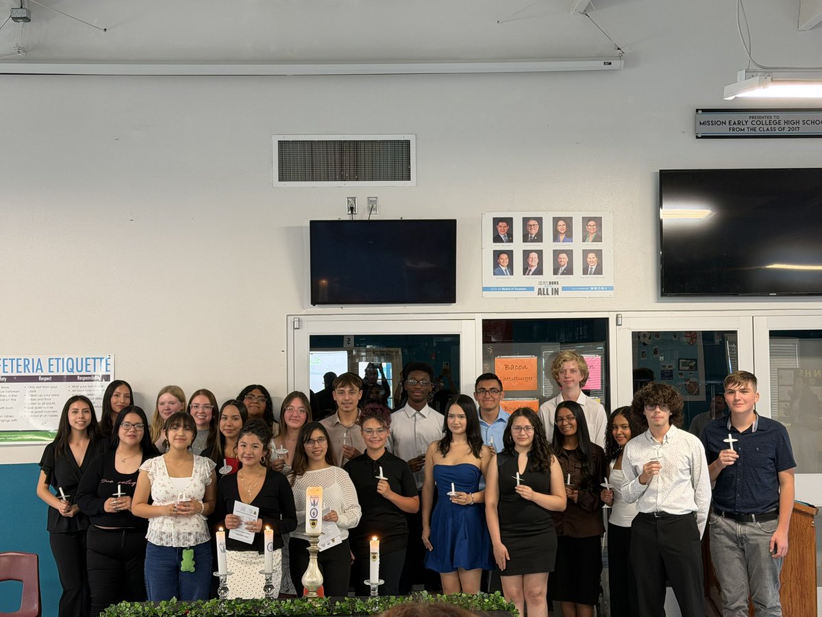 MECollege_HS's tweet photo. Congratulations to our newest Honor Society inductees! Your hard work, scholarship, leadership, service, and character have earned you this distinction. We are incredibly proud to celebrate this outstanding achievement! 🎓👏 #PhoenixFamily #FirstandBest #TeamSISD @missionechs https://t.co/6JIhjGL2rx