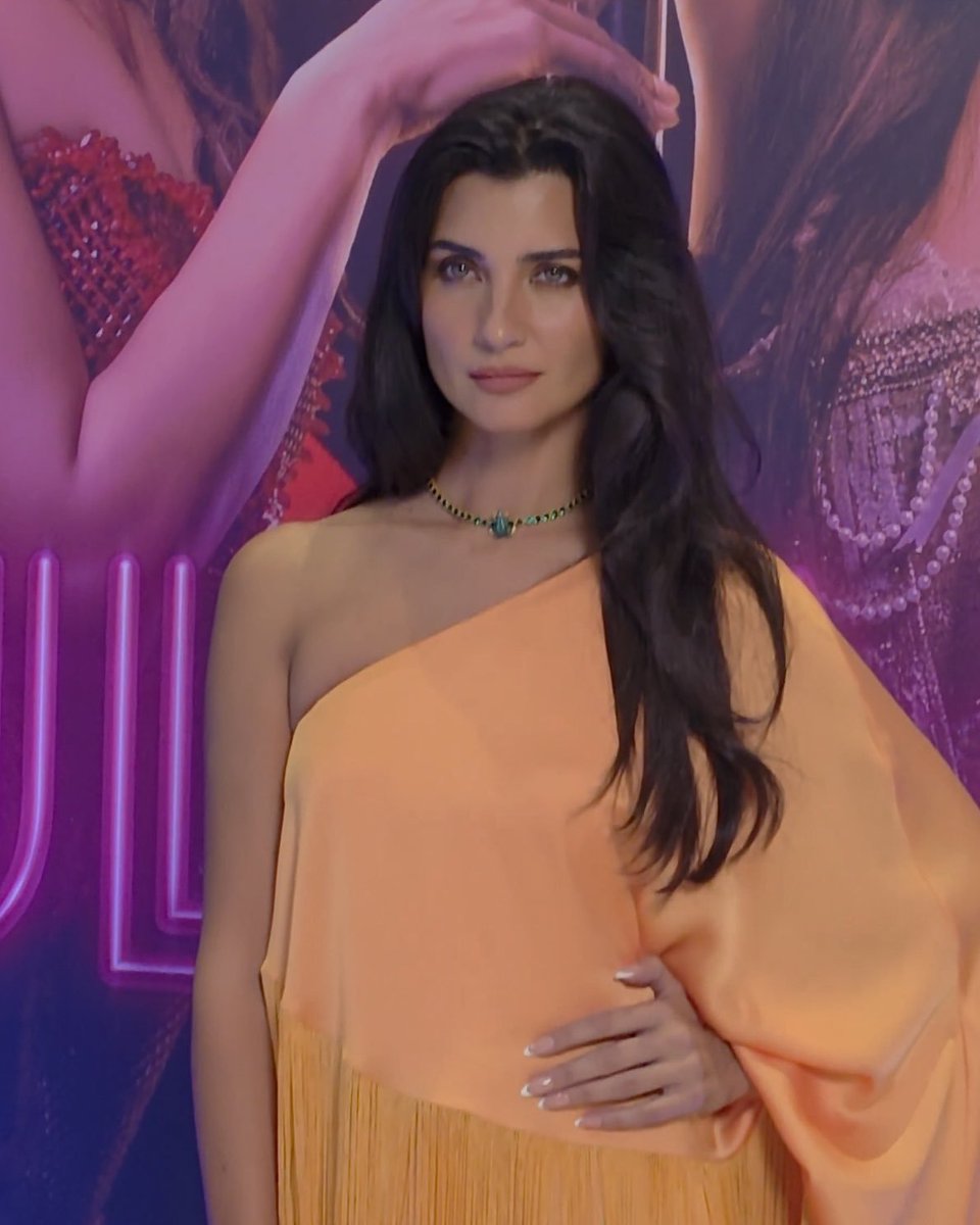 lamismoonlight2's tweet photo. Define Beauty 
 💟
#TubaBüyüküstün https://t.co/dDT1X2HaFK
