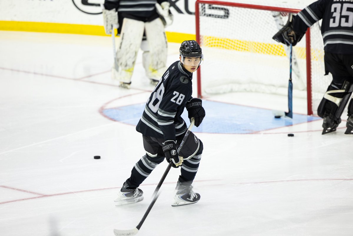 FargoForce's tweet photo. Warmups are underway in Chicago!

Don’t forget tonight’s game is FREE courtesy of @FloHockey, tune in LIVE via the link below

🔗https://t.co/YNTSMpnl6x https://t.co/hVfE2jvWCz