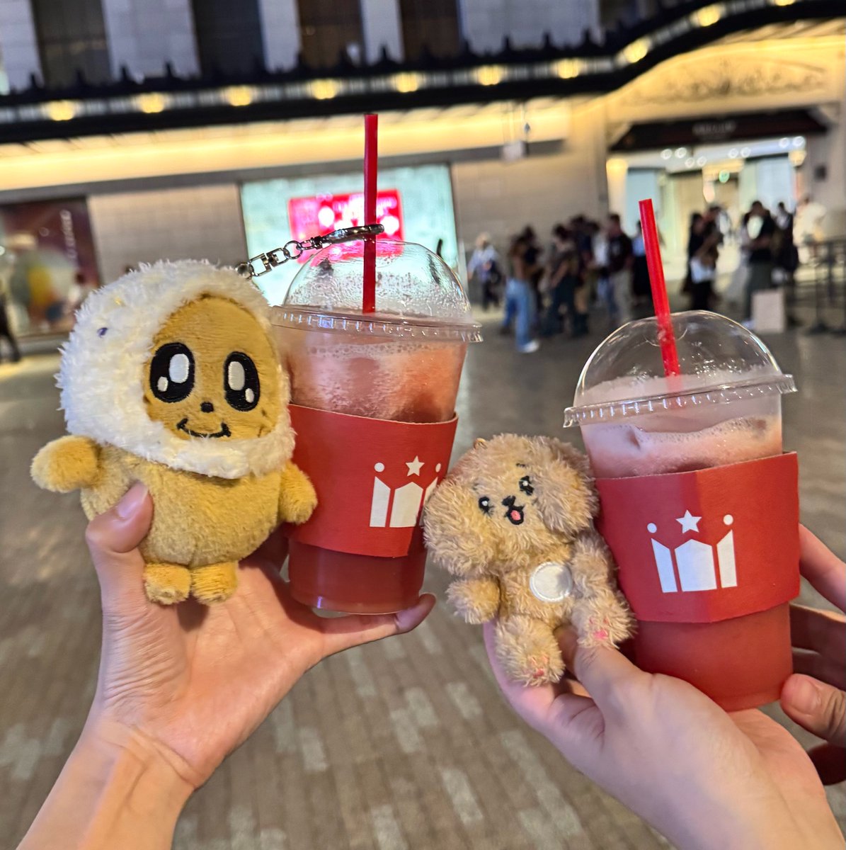 skook___9yu's tweet photo. さあちゃんとCARAT会👼🏻🐶💗⸝꙳
美味しいごはん🇮🇹食べながら近況報告🥂💫✨️
2件目はフッ軽エリチも来てくれて久しぶりの再会🫂
楽しい時間はあっという間すぎた🤍☁
現場がなくても会ってくれてほんと感謝😭💗.ᐟ.ᐟ
可愛いソンムルもありがとう🎀🫧 https://t.co/OG5DyoEduK