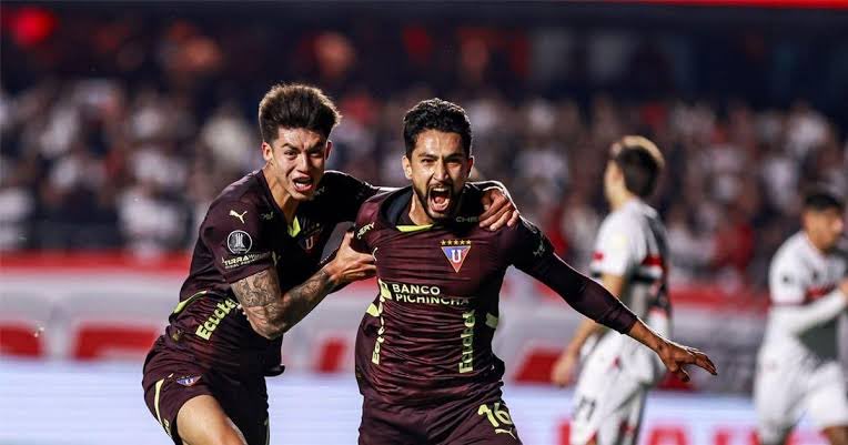 termilloCARP's tweet photo. GRACIAS por regalarnos un partidazo. Le empataron la serie a palmeiras 3-3 y se quedaron afuera en penales. Noble desempeño de Liga de Quito. Queda aplaudir. https://t.co/fXpB0eViK8