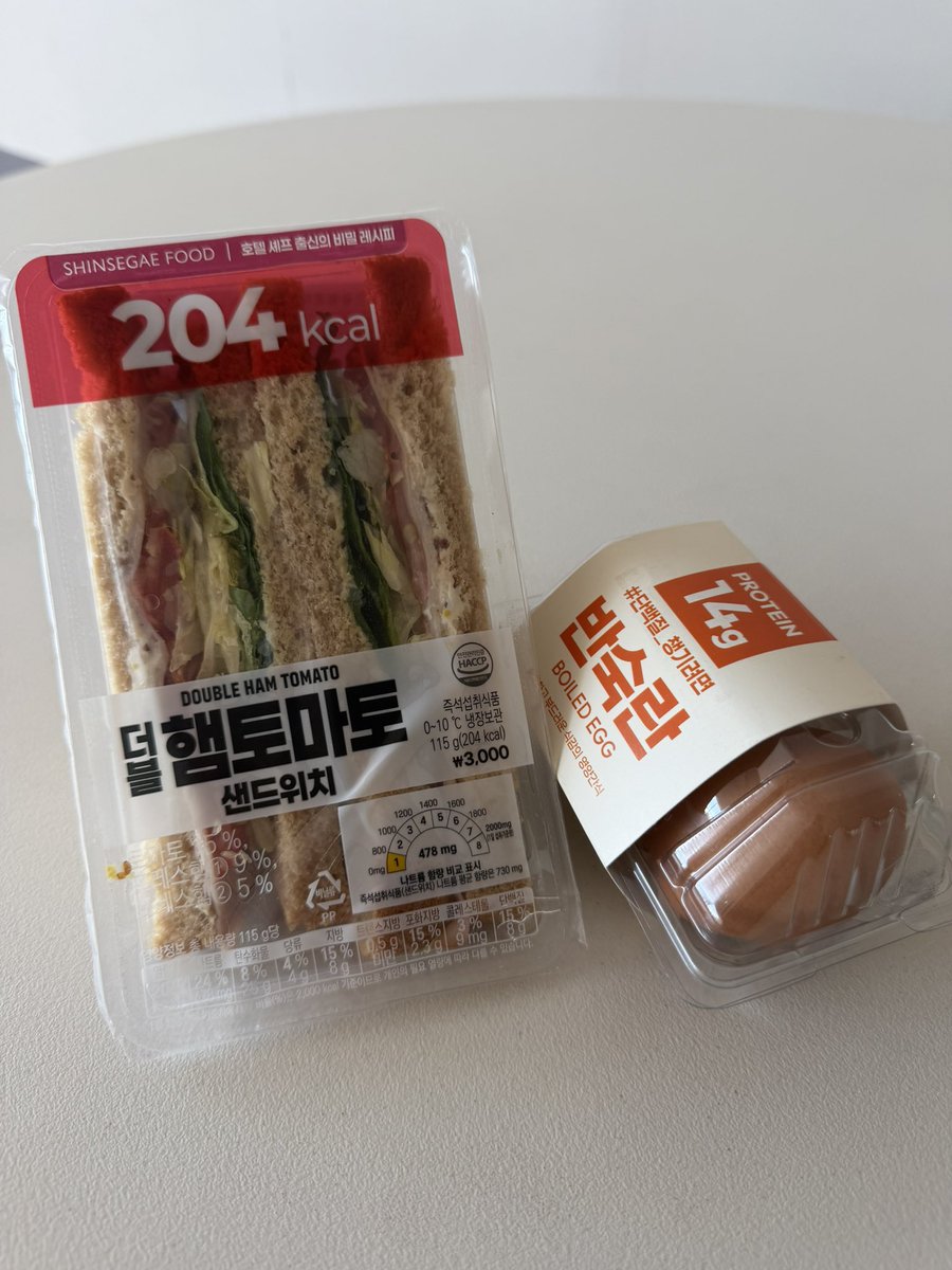 Yebbiiiii2's tweet photo. 학교를 왔어욤 https://t.co/1vNVJyjuL2