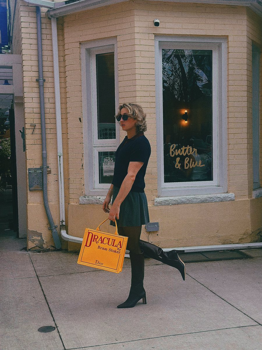 itsjustdyl's tweet photo. Sometimes a boy just wants to wear a skirt and serve 💅 

Feat. Dracula Booktote | Dior SS26 https://t.co/RQgGT6zRXQ