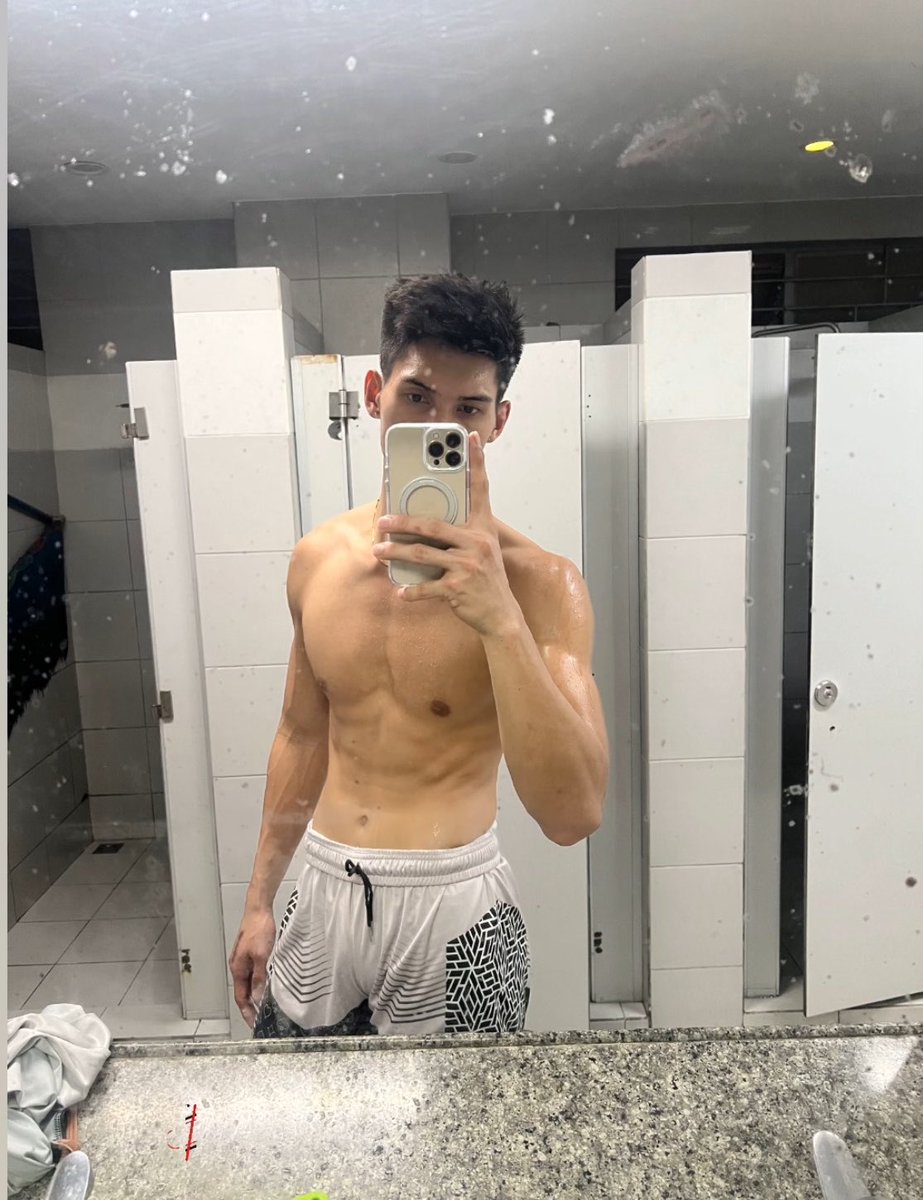 EvaFondaDoubtfr's tweet photo. Nakapagpa-laundry na ba ang lahat? https://t.co/70hSYhXskK