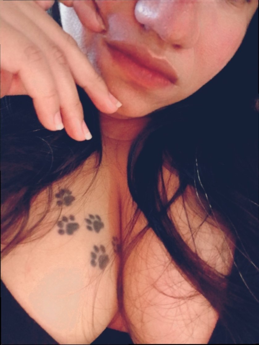 goddesGor's tweet photo. Real men tribute Goddesses. Tiny worms like you just tribute my laughter. Which one are you?#femdom #findom #goddes #latina https://t.co/KbzT64tO1d
