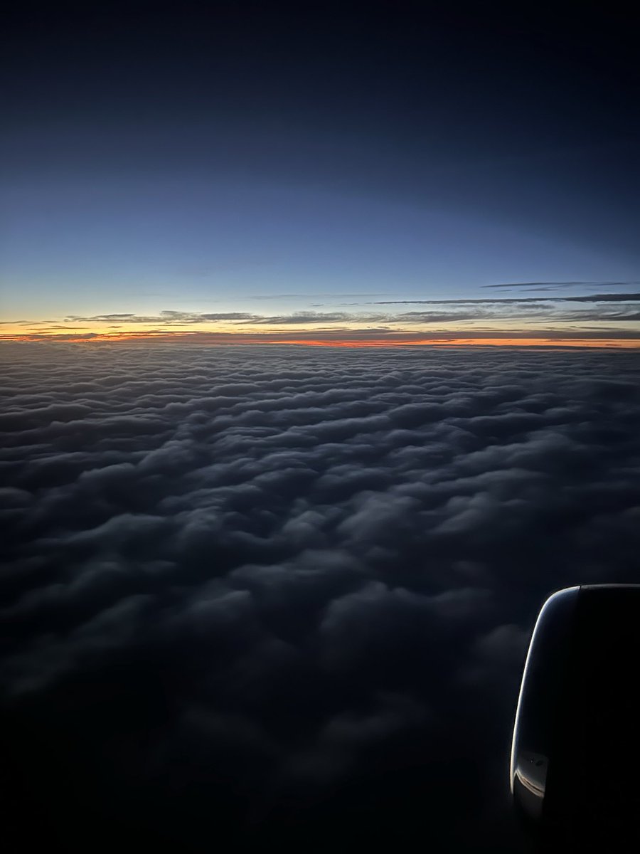 jasonbenetti's tweet photo. Sunset, above it all. https://t.co/38ambo5t5t