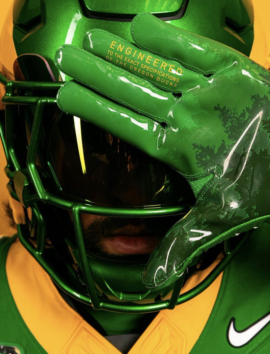 UNISWAG's tweet photo. The week 3 uni combo for @oregonfootball 

#uniswag https://t.co/cIkWtksbff